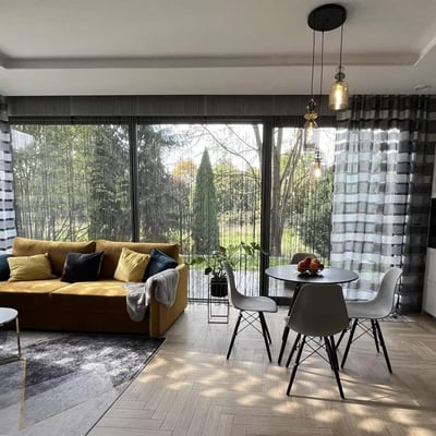 Location d’un appartement élégant de 3 pièces avec jardin privé, 54 m², Zwierzyniec, Cracovie, Pologne